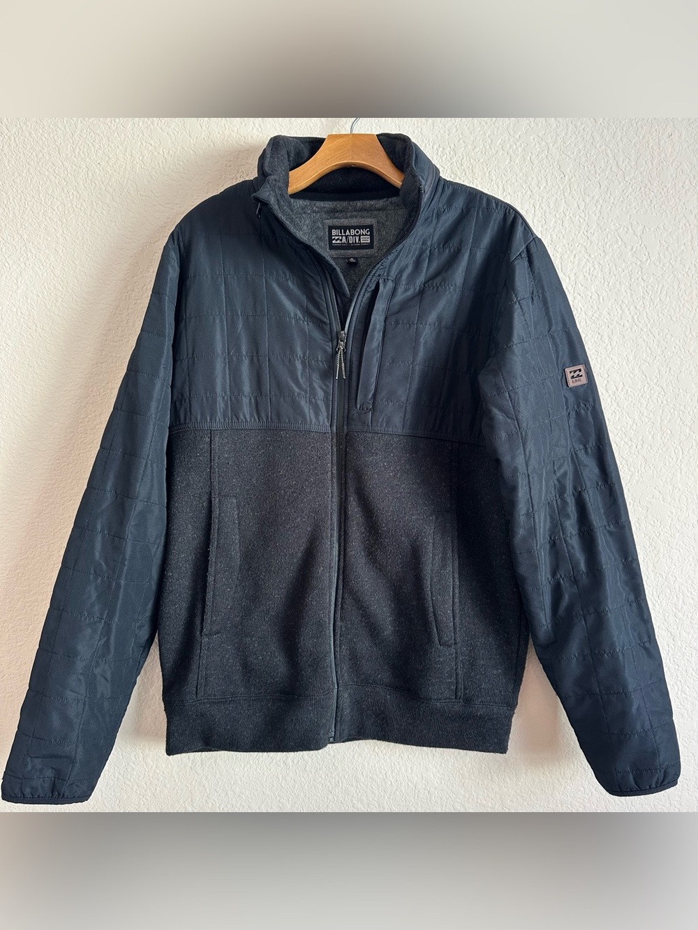 Billabong Boundary Jacket Black Quilted Nylon Fleece Mens Size M Stowaway Hood